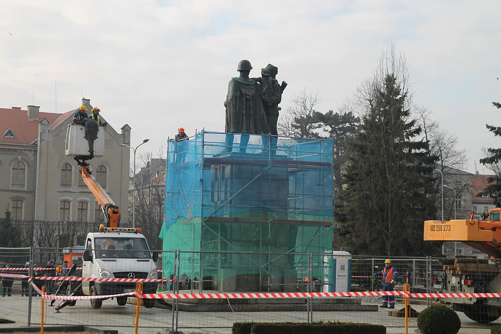 Na placu Słowiańskim nie ma już pomnika wdzięczności