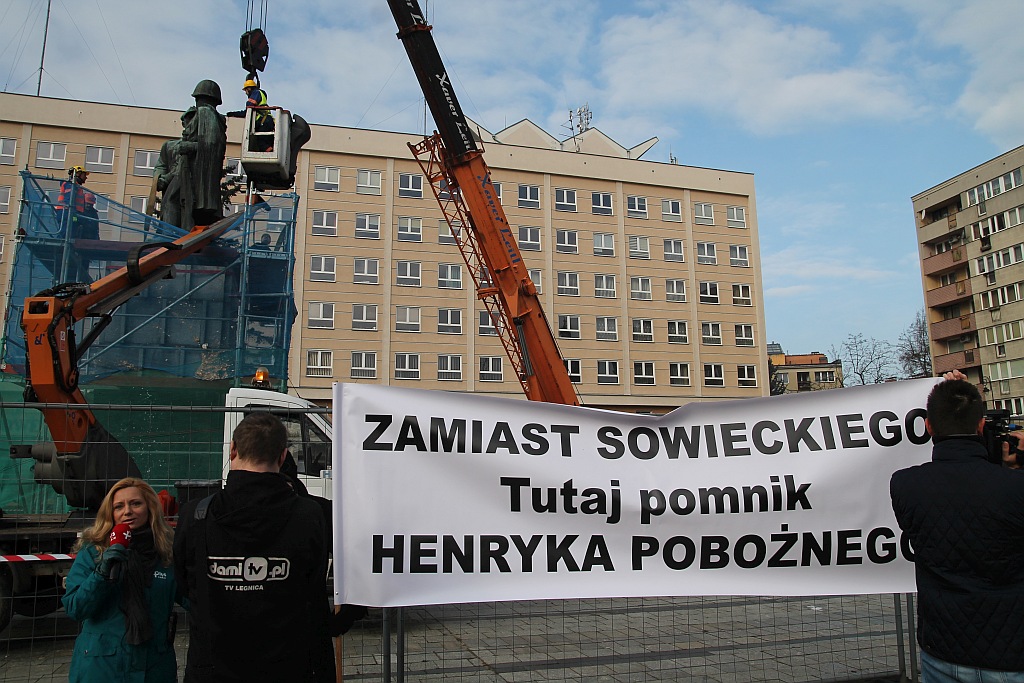 Na placu Słowiańskim nie ma już pomnika wdzięczności