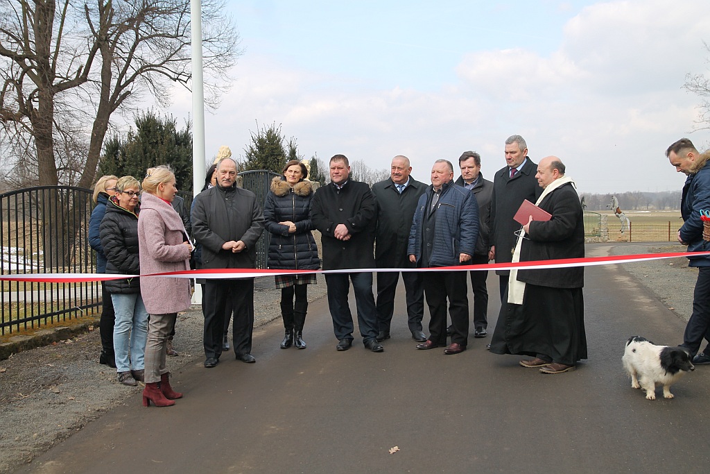 Mieszkańcy Dunina doczekali się nowej nawierzchni na drodze