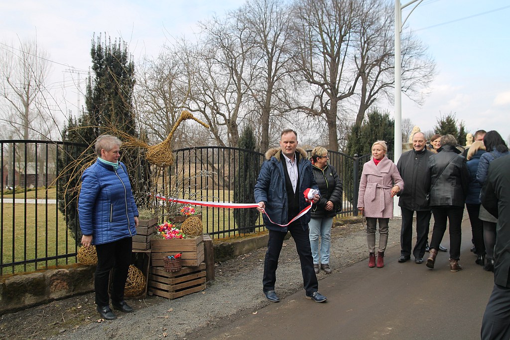 Mieszkańcy Dunina doczekali się nowej nawierzchni na drodze