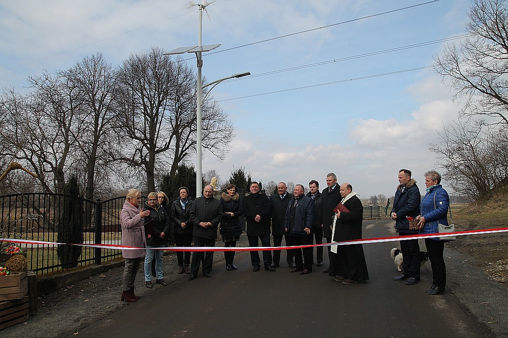 Mieszkańcy Dunina doczekali się nowej nawierzchni na drodze