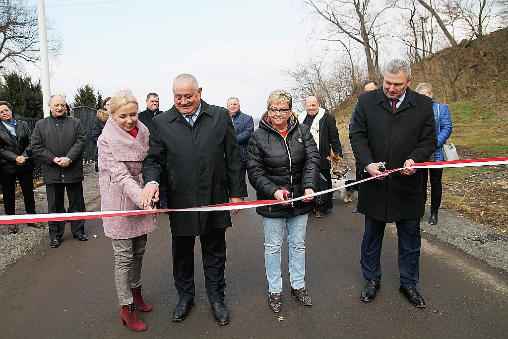 Mieszkańcy Dunina doczekali się nowej nawierzchni na drodze
