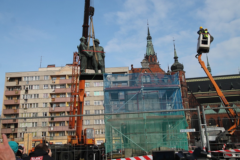 Na placu Słowiańskim nie ma już pomnika wdzięczności