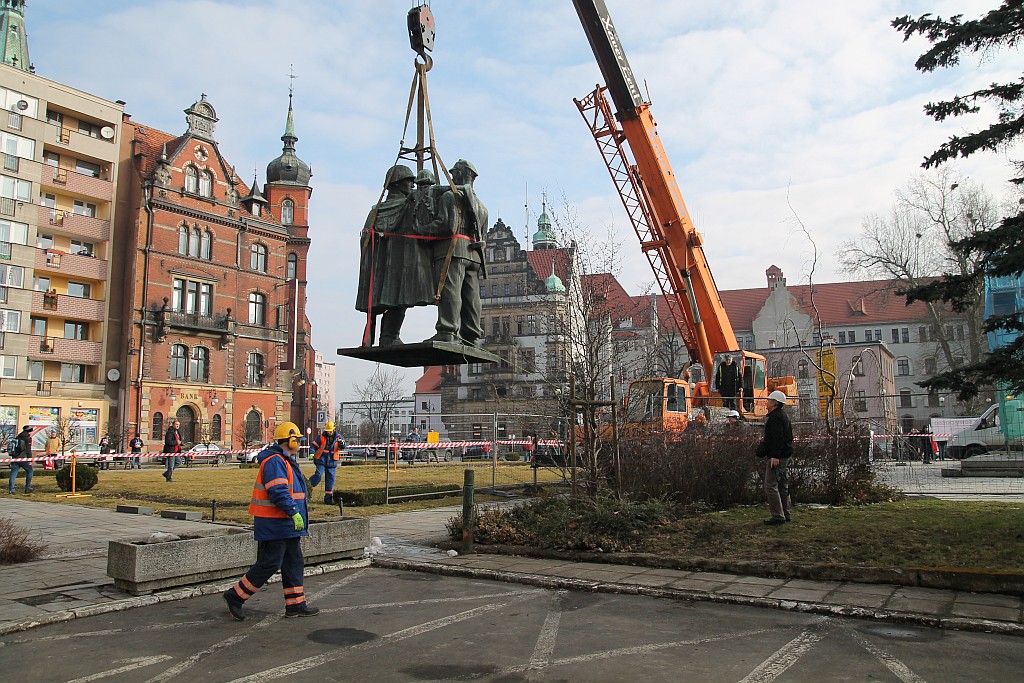 Na placu Słowiańskim nie ma już pomnika wdzięczności