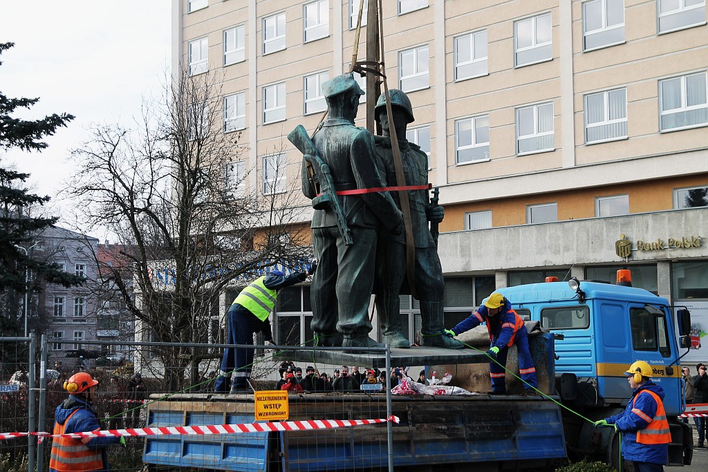 Na placu Słowiańskim nie ma już pomnika wdzięczności