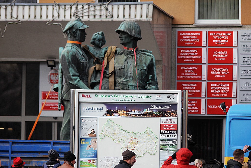 Na placu Słowiańskim nie ma już pomnika wdzięczności