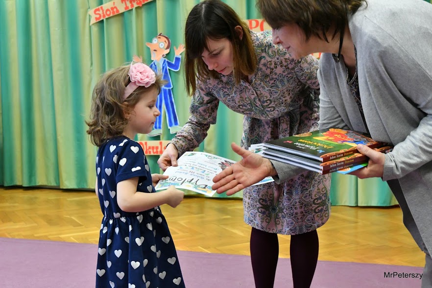 Poeci bawią dzieci. Stokrotkowy Konkurs Recytatorski