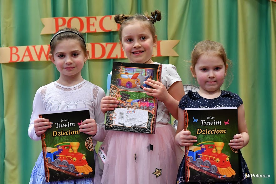 Poeci bawią dzieci. Stokrotkowy Konkurs Recytatorski