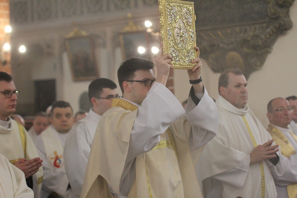 W katedrze ponad 150 księży uczestniczyło we Mszy Krzyżma