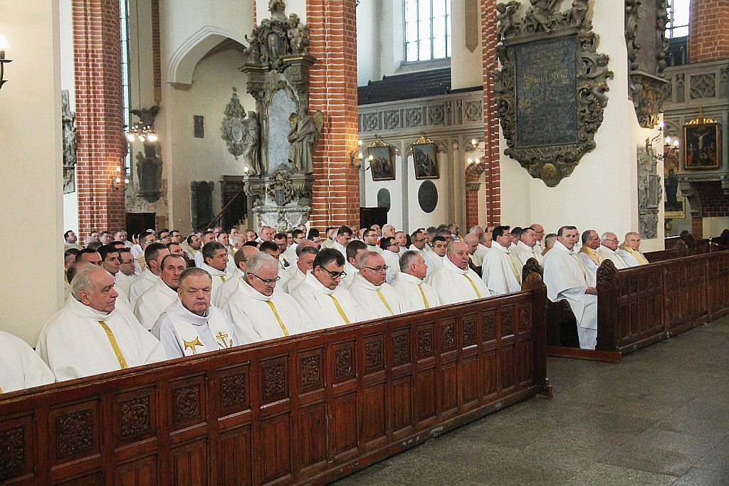 W katedrze ponad 150 księży uczestniczyło we Mszy Krzyżma