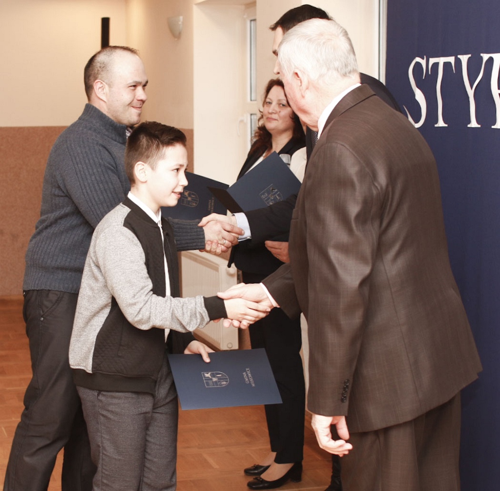 Gala stypendystów z gminy Miłkowice odbyła się w Rzeszotarach