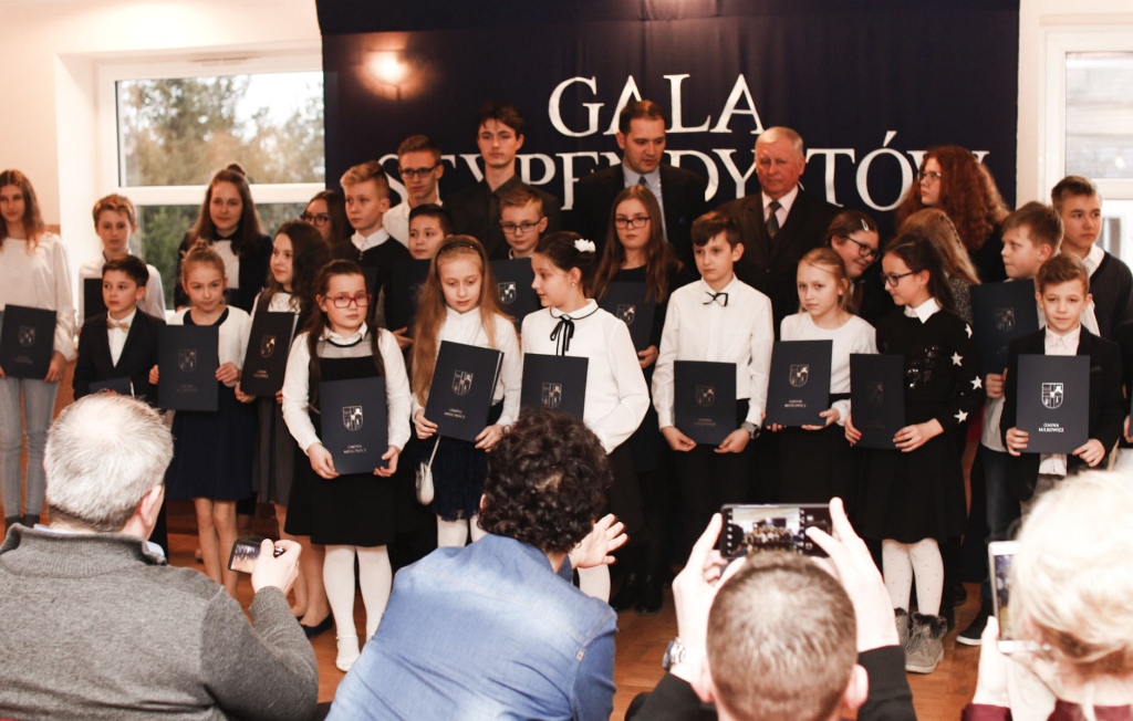 Gala stypendystów z gminy Miłkowice odbyła się w Rzeszotarach