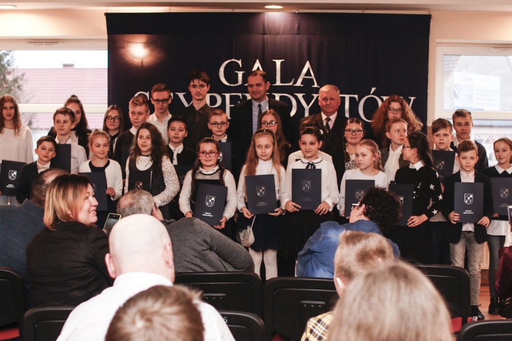 Gala stypendystów z gminy Miłkowice odbyła się w Rzeszotarach