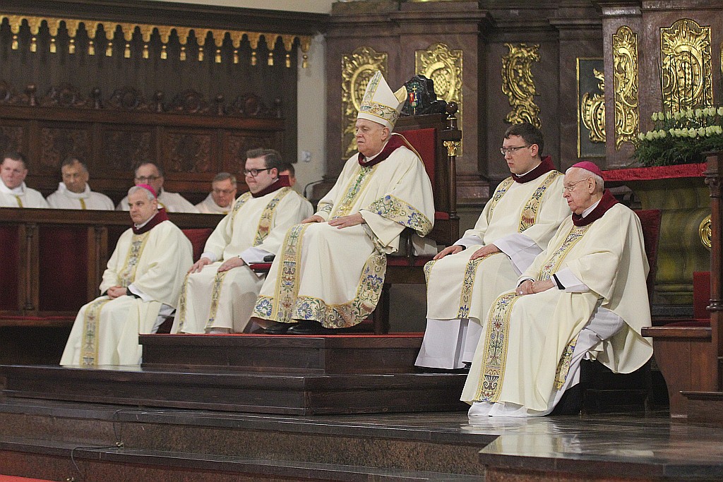 W katedrze ponad 150 księży uczestniczyło we Mszy Krzyżma
