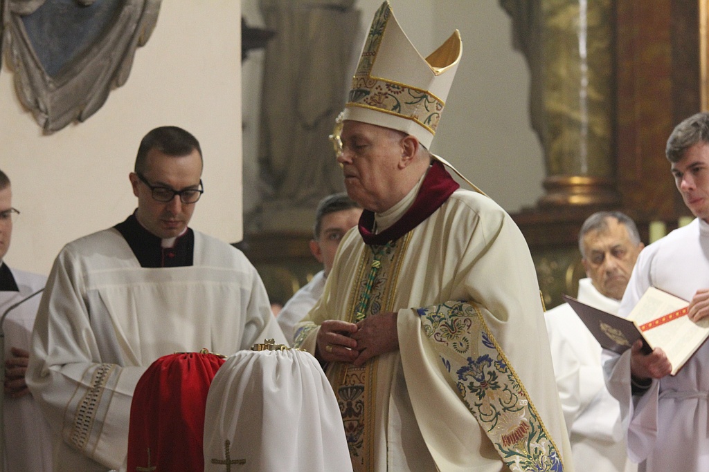 W katedrze ponad 150 księży uczestniczyło we Mszy Krzyżma
