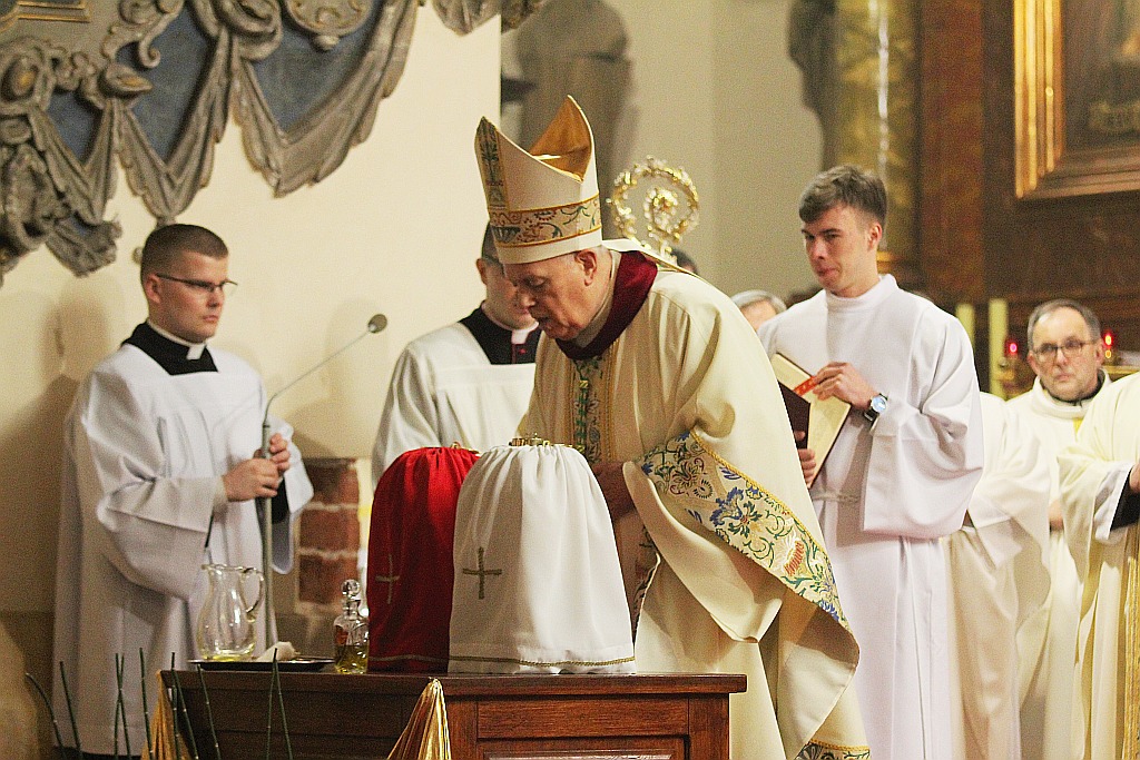 W katedrze ponad 150 księży uczestniczyło we Mszy Krzyżma