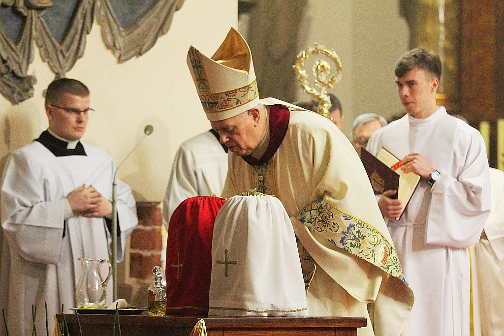 W katedrze ponad 150 księży uczestniczyło we Mszy Krzyżma