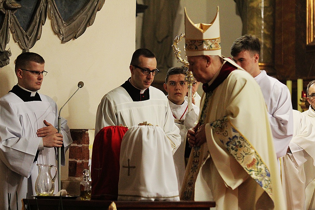 W katedrze ponad 150 księży uczestniczyło we Mszy Krzyżma