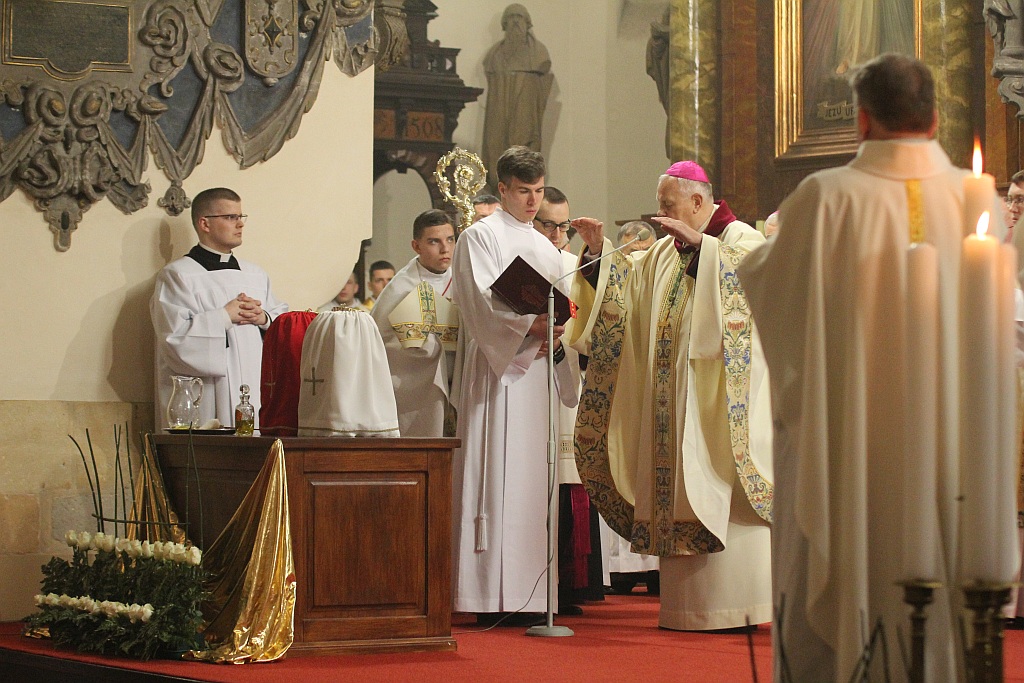 W katedrze ponad 150 księży uczestniczyło we Mszy Krzyżma