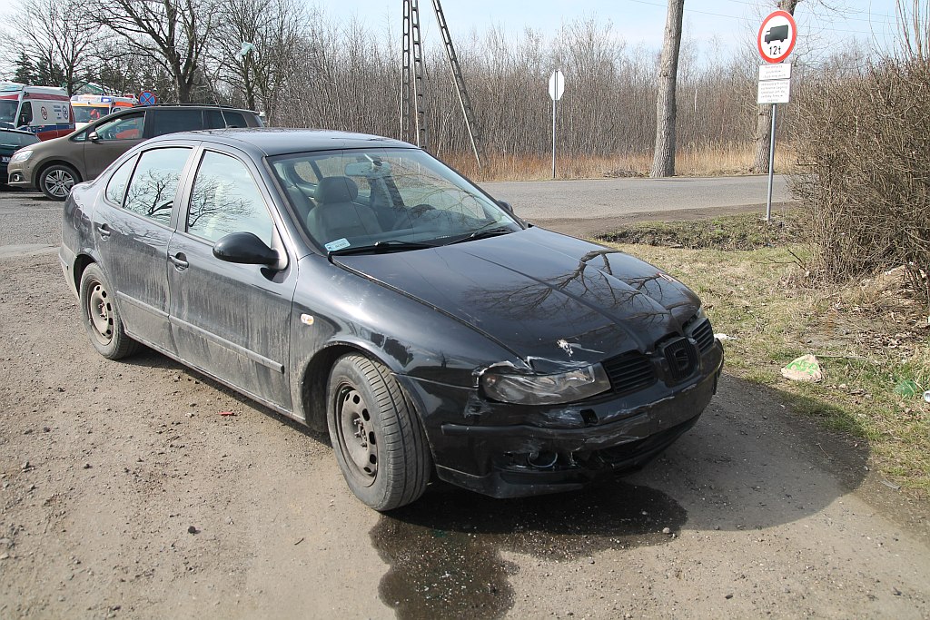 Wypadek na drodze do Koskowic. Dachował samochód