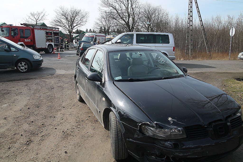 Wypadek na drodze do Koskowic. Dachował samochód