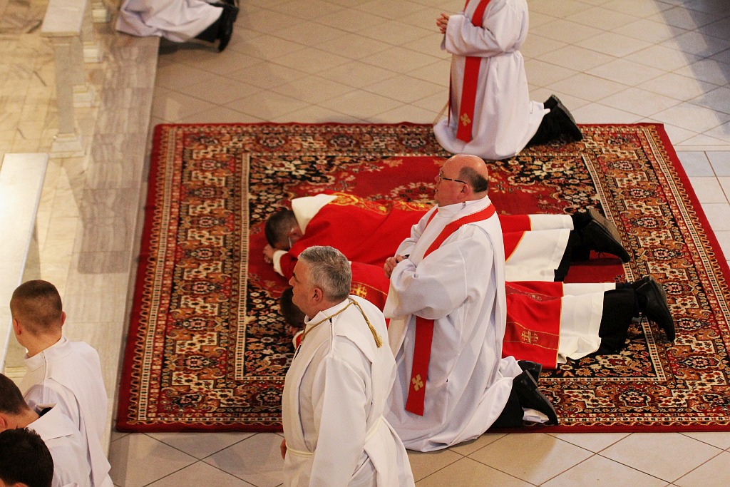 Wielki Piątek. Drugi dzień triduum. Dzień bez mszy świętej