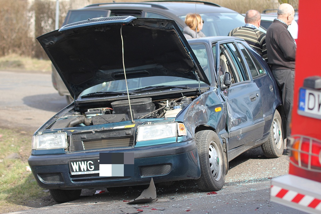 Wypadek na drodze do Koskowic. Dachował samochód
