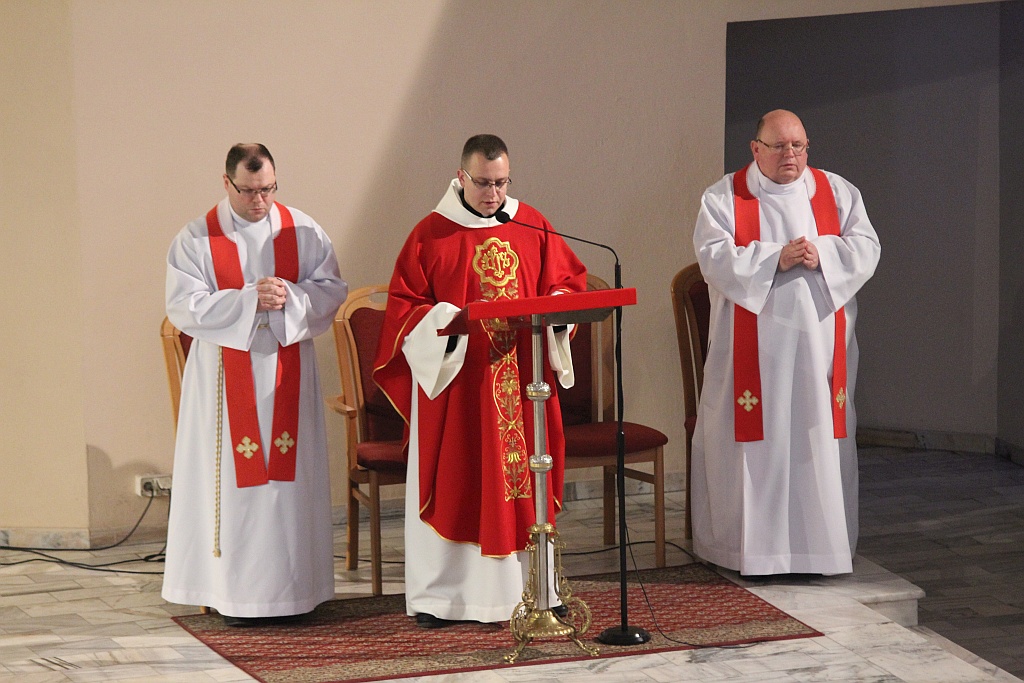 Wielki Piątek. Drugi dzień triduum. Dzień bez mszy świętej