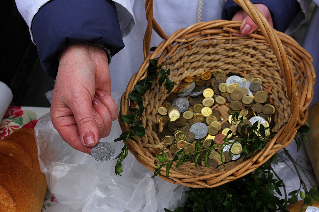 Wielki Piątek, czyli chleb, śledź i grosz w rynku
