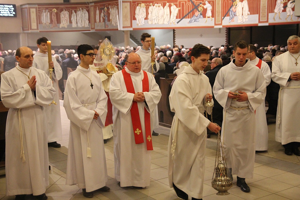 Wielki Piątek. Drugi dzień triduum. Dzień bez mszy świętej