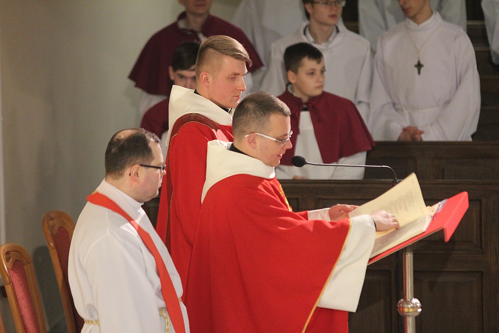 Wielki Piątek. Drugi dzień triduum. Dzień bez mszy świętej