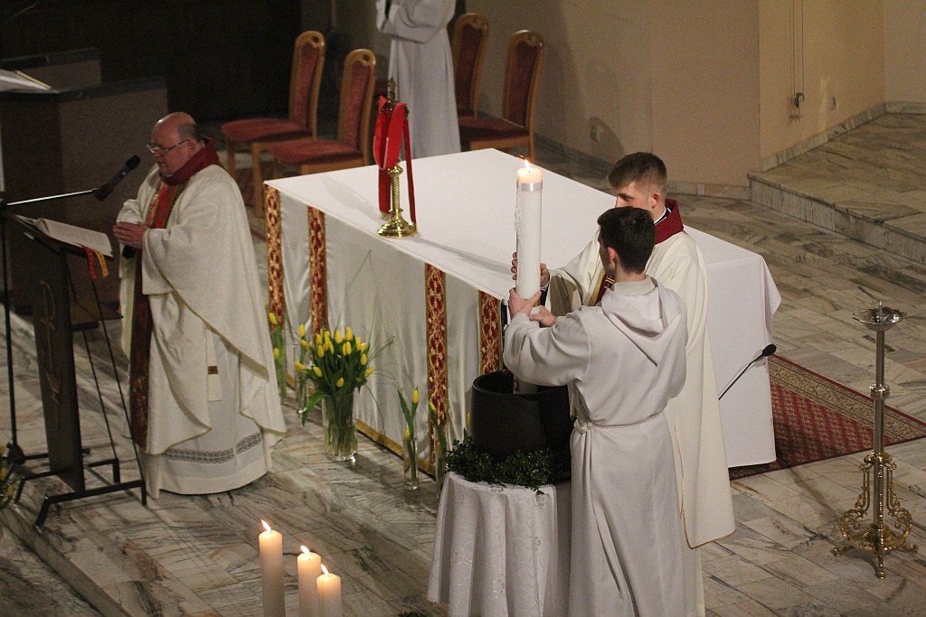 Liturgia Wigilii Paschalnej z procesją rezurekcyjną     
