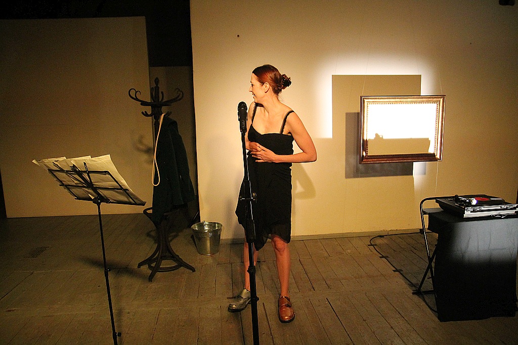 Magdalena Drab „opowiada” obrazy Marii Wnęk