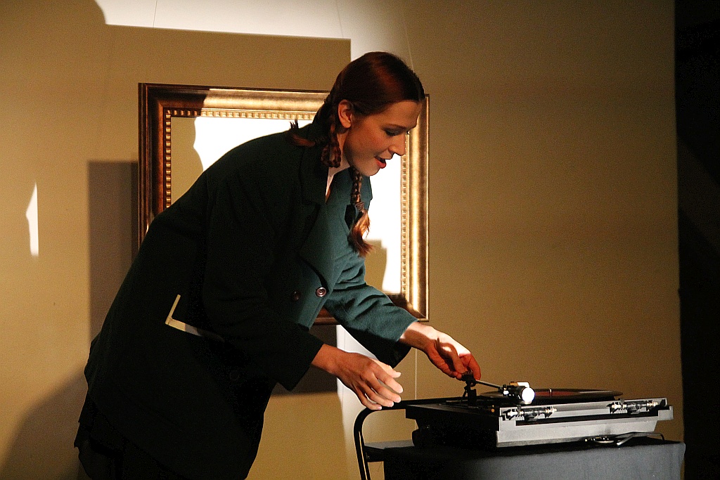 Magdalena Drab „opowiada” obrazy Marii Wnęk