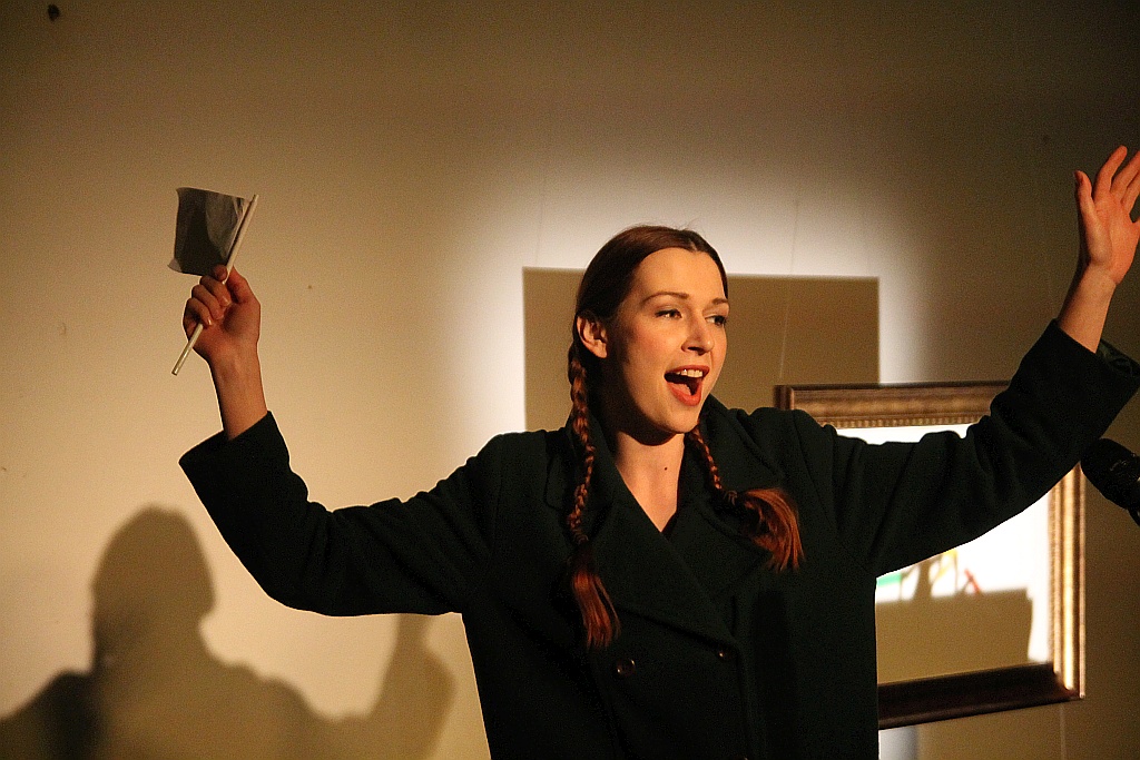 Magdalena Drab „opowiada” obrazy Marii Wnęk