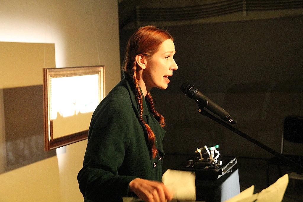 Magdalena Drab „opowiada” obrazy Marii Wnęk