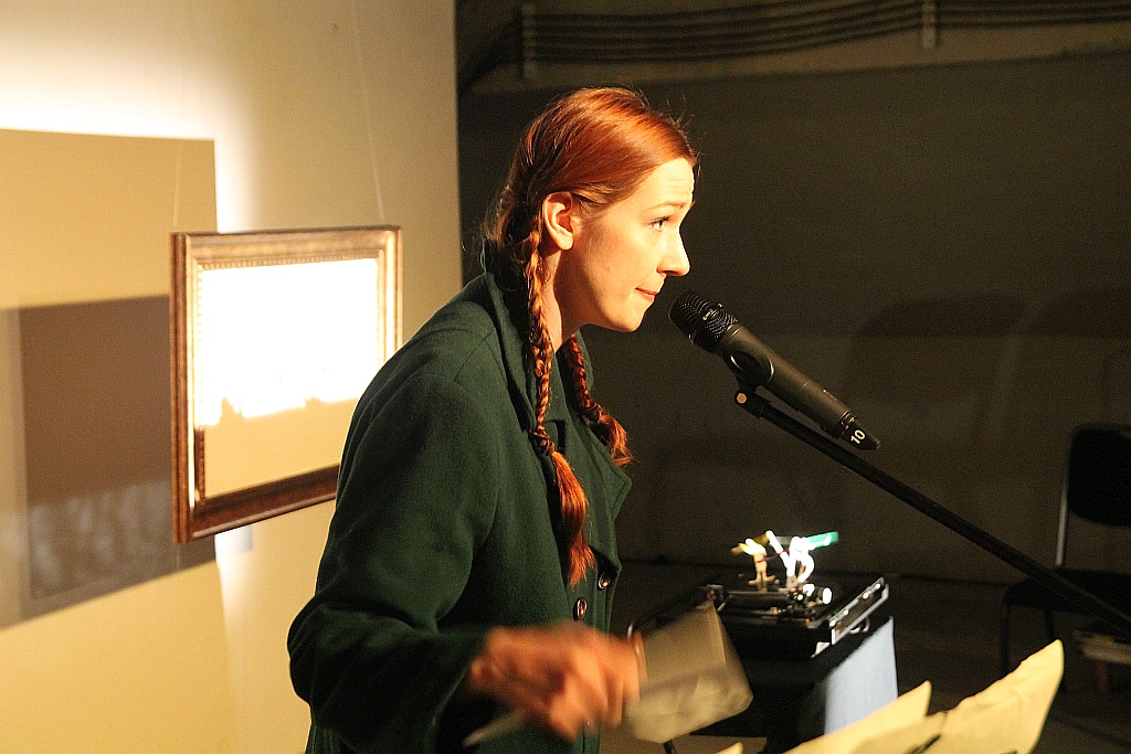 Magdalena Drab „opowiada” obrazy Marii Wnęk