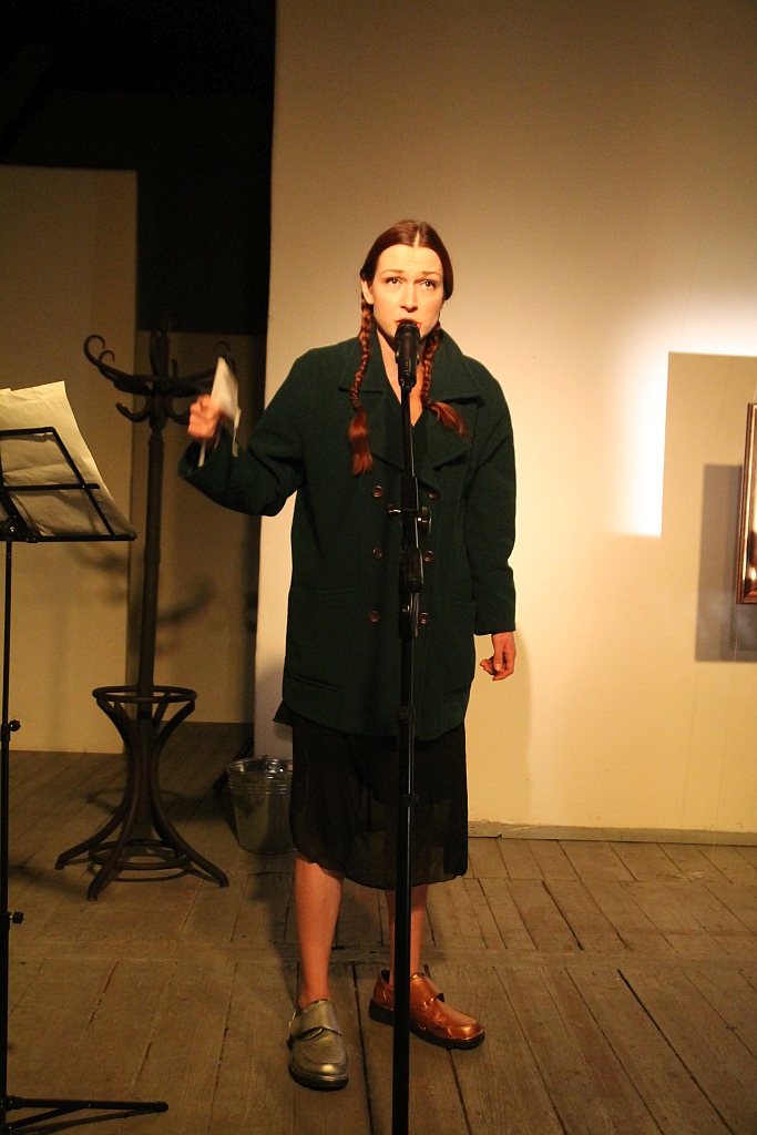 Magdalena Drab „opowiada” obrazy Marii Wnęk