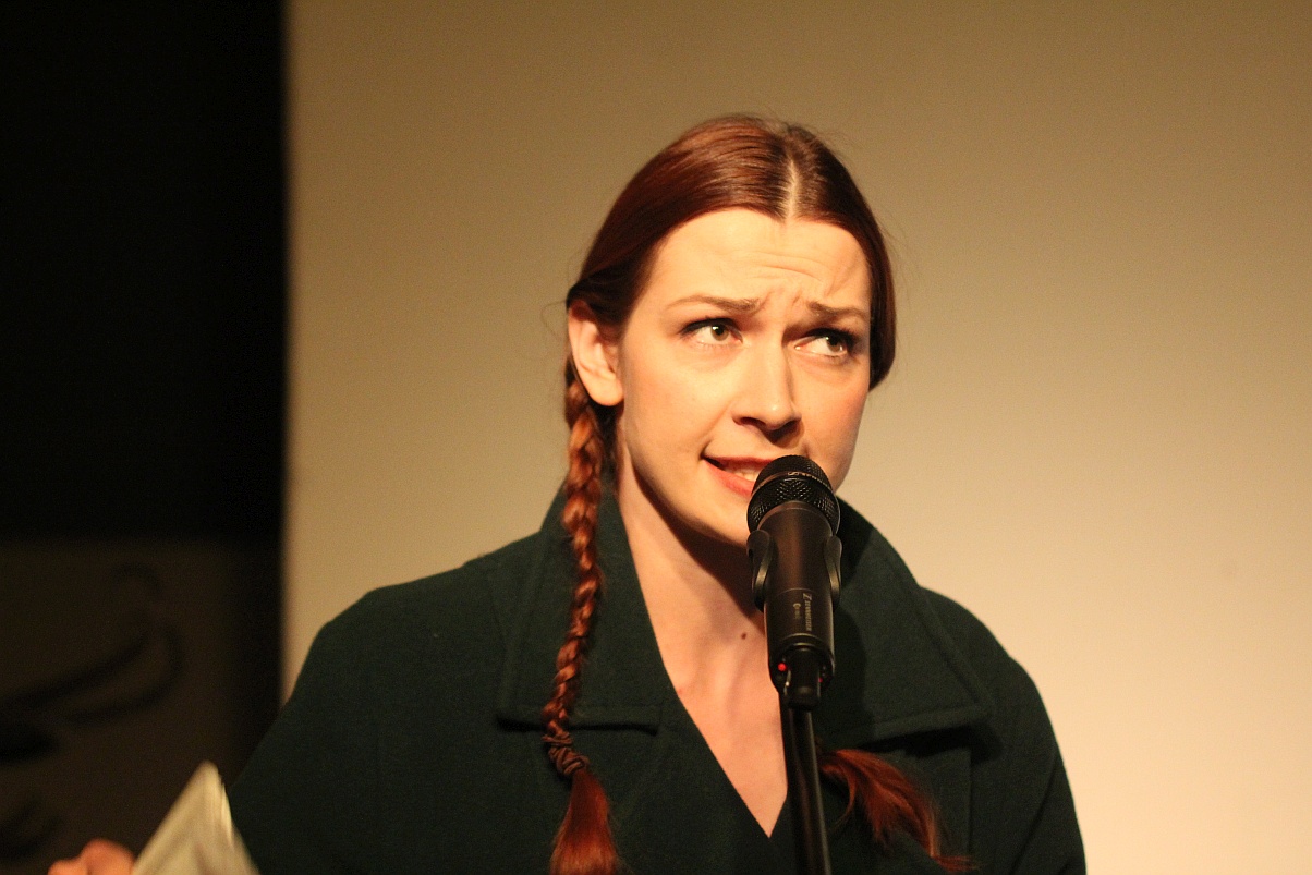 Magdalena Drab „opowiada” obrazy Marii Wnęk