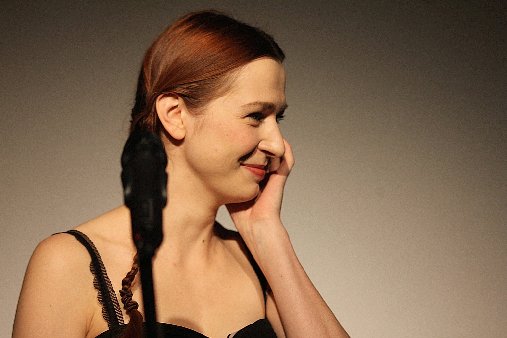 Magdalena Drab „opowiada” obrazy Marii Wnęk