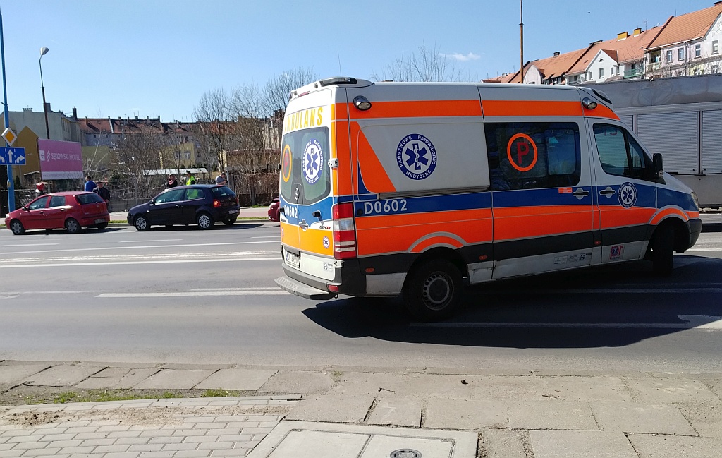 Wypadek z udziałem czterech samochodów w Legnicy