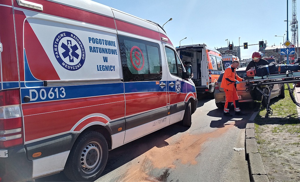 Wypadek z udziałem czterech samochodów w Legnicy