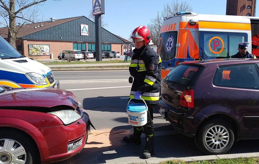 Wypadek z udziałem czterech samochodów w Legnicy