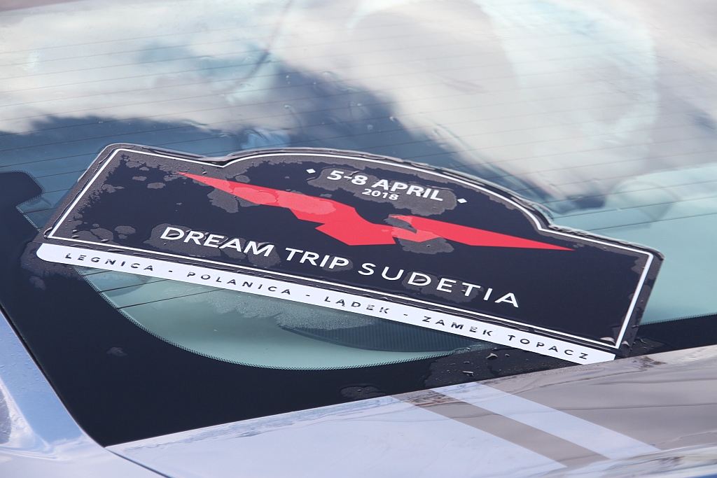 Samochody Dream Trip Sudetia na drogach Legnicy i Dolnego Śląska