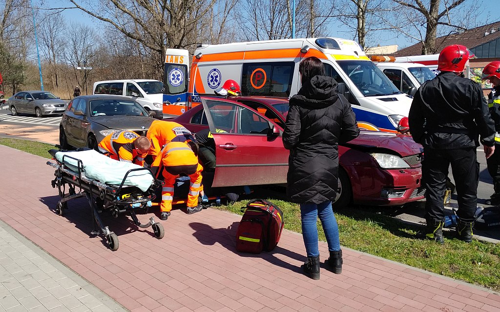 Wypadek z udziałem czterech samochodów w Legnicy