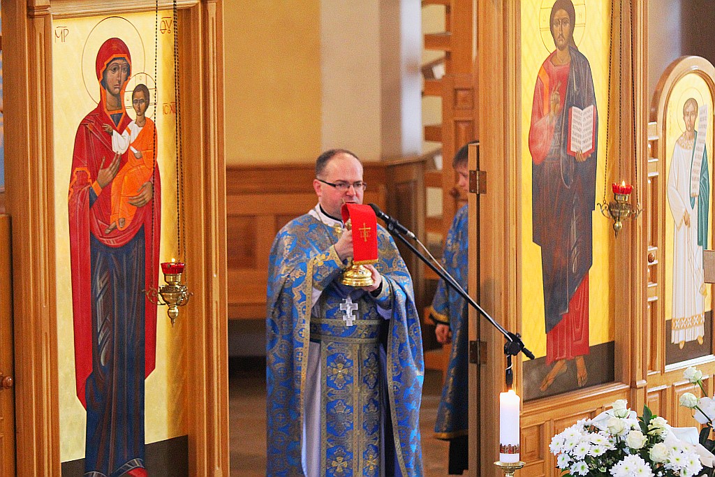Poświęcenie pokarmów w cerkwi greckokatolickiej w Legnicy
