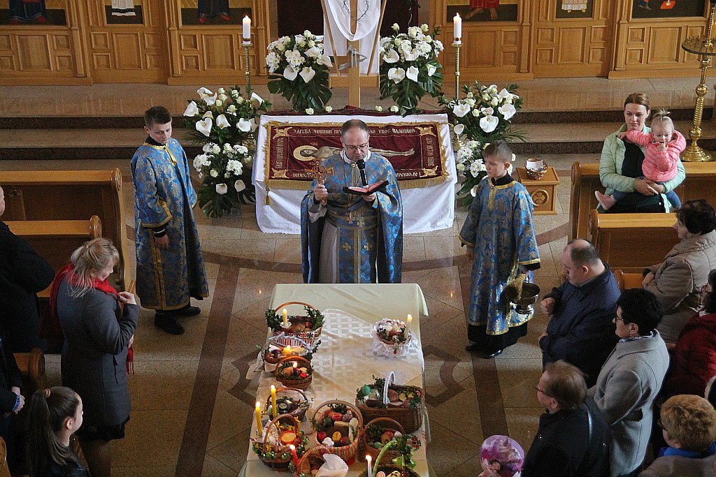 Poświęcenie pokarmów w cerkwi greckokatolickiej w Legnicy
