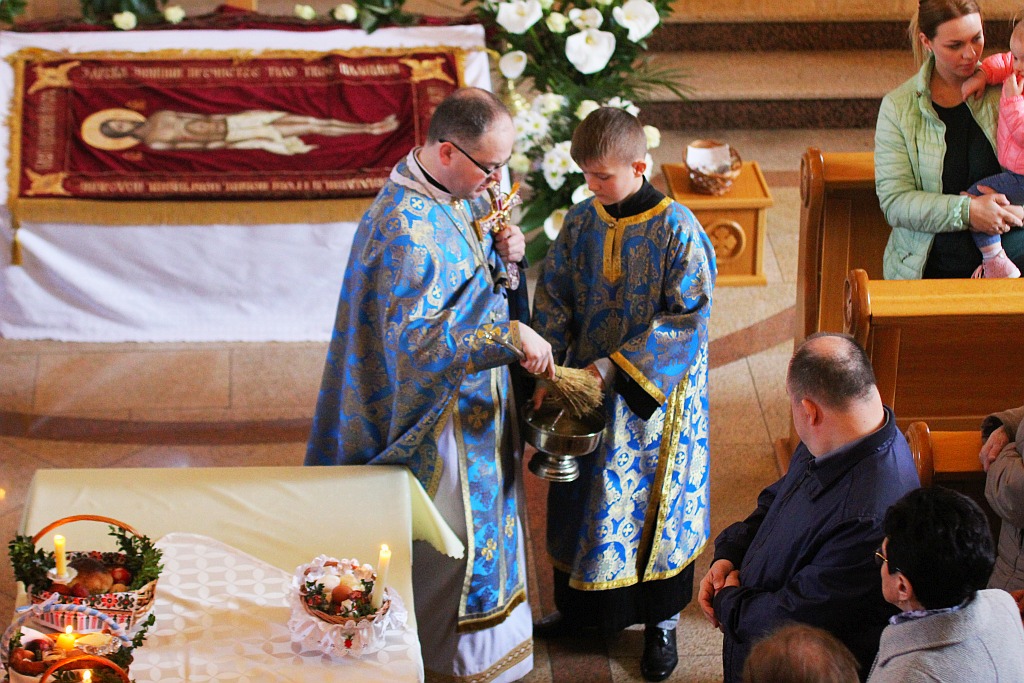 Poświęcenie pokarmów w cerkwi greckokatolickiej w Legnicy
