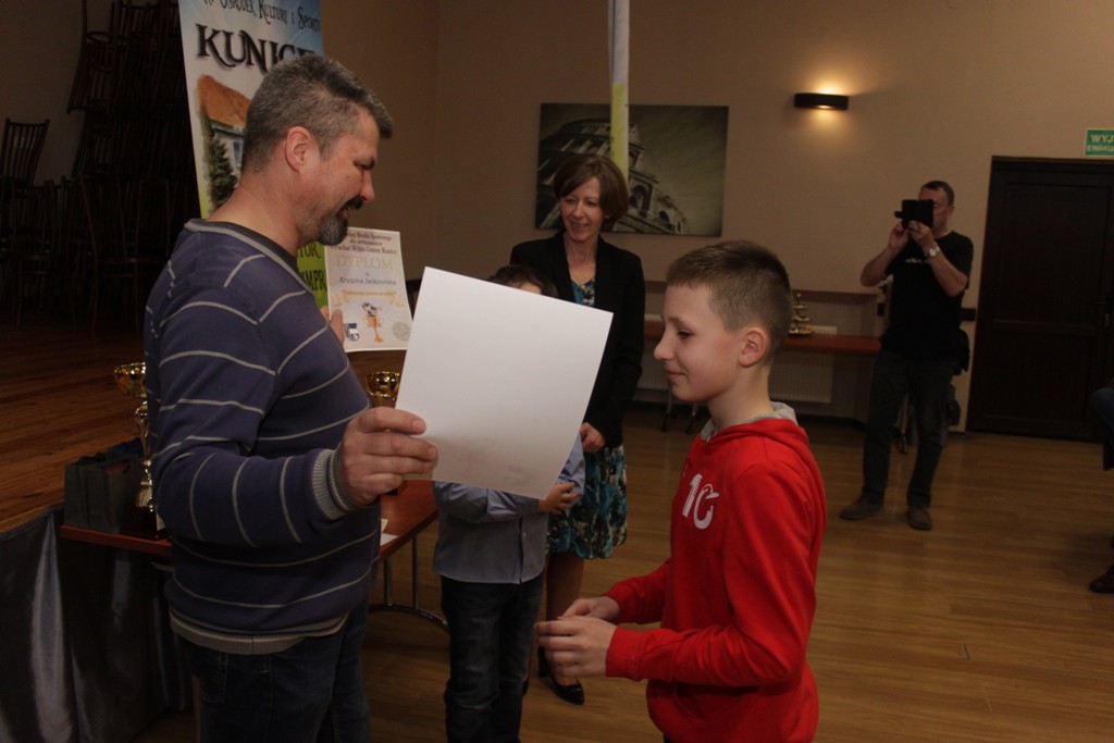 Szesnaście par grało o Puchar Wójta Gminy Kunice w brydża