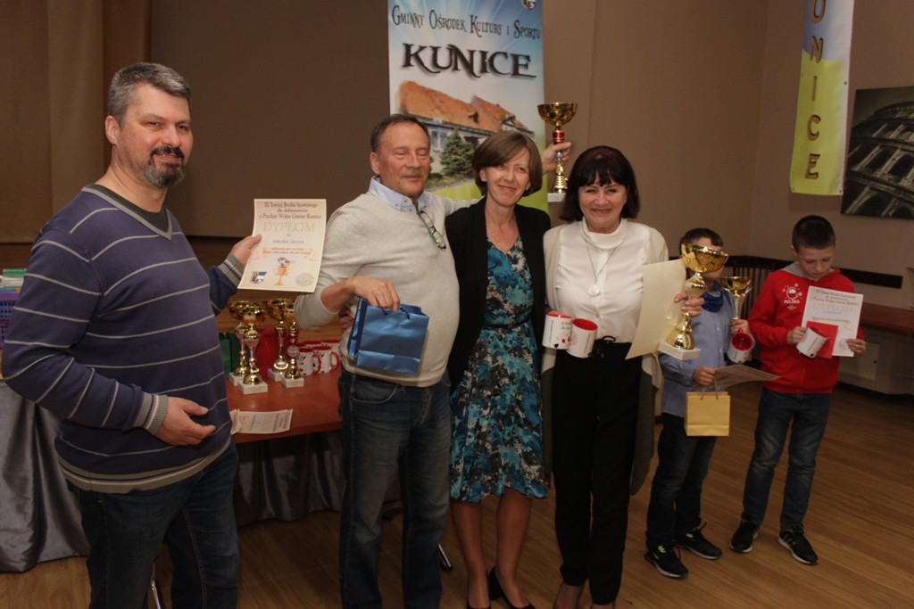 Szesnaście par grało o Puchar Wójta Gminy Kunice w brydża